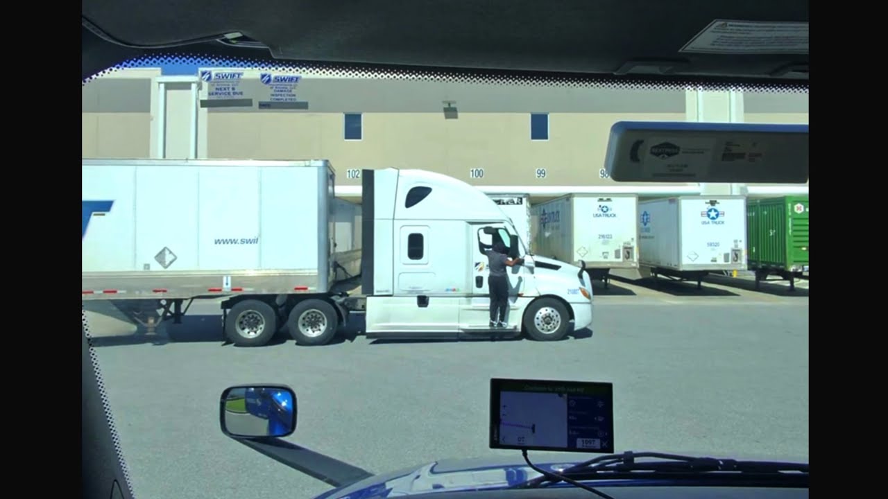 SWIFT TRANSPORTATION | TRUCKER VLOG | DAY IN THE LIFE OF A SWIFTY #trucker #vlog #femaletrucker