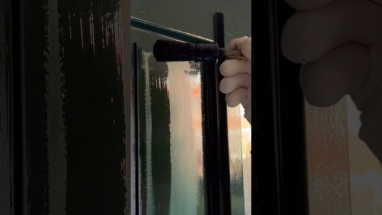 Voordeur eerste laag voorlak aanbrengen 🖌️