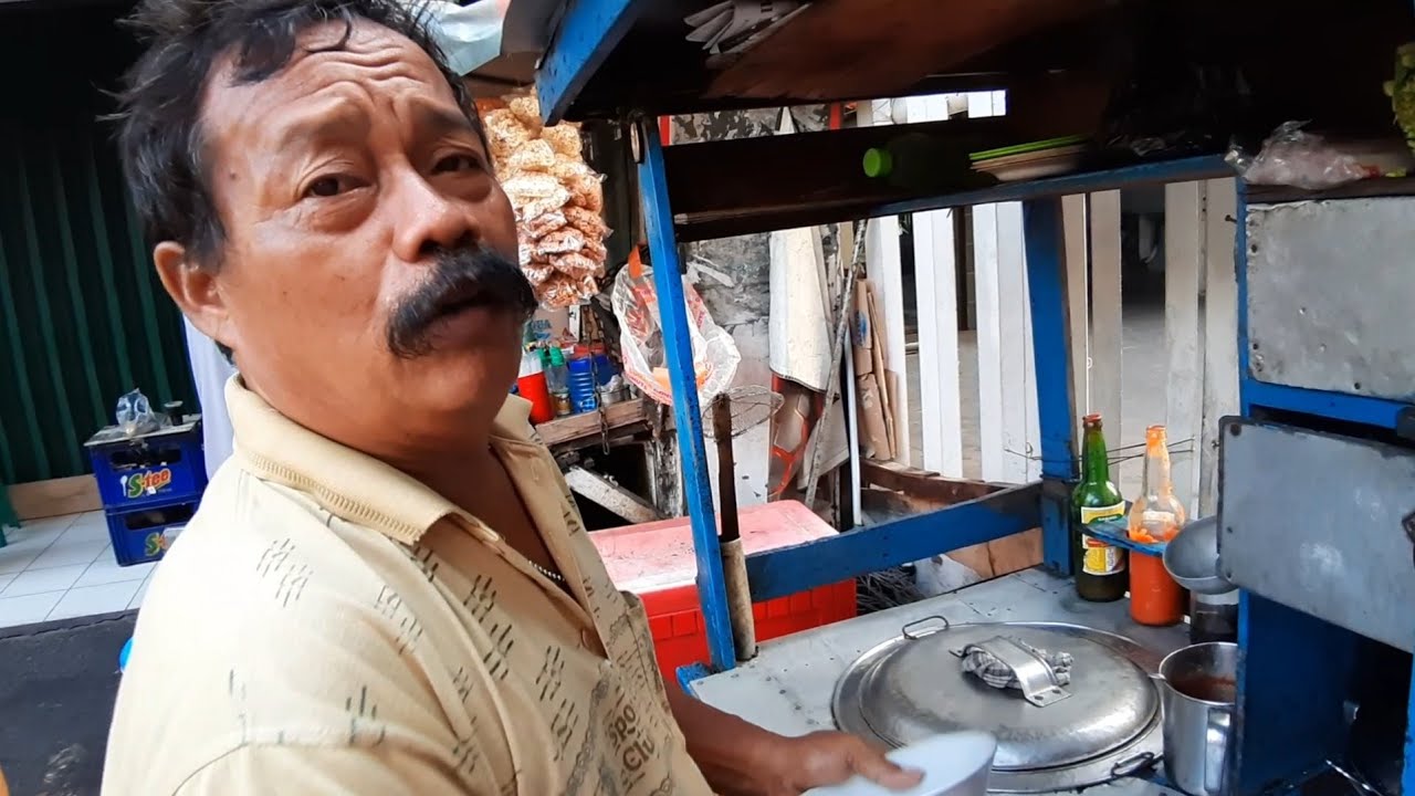 WOW JUALAN MIE AYAM SAMPAI PUNYA CUCU !! PENJUALNYA MIRIP SIAPA YA ?!?