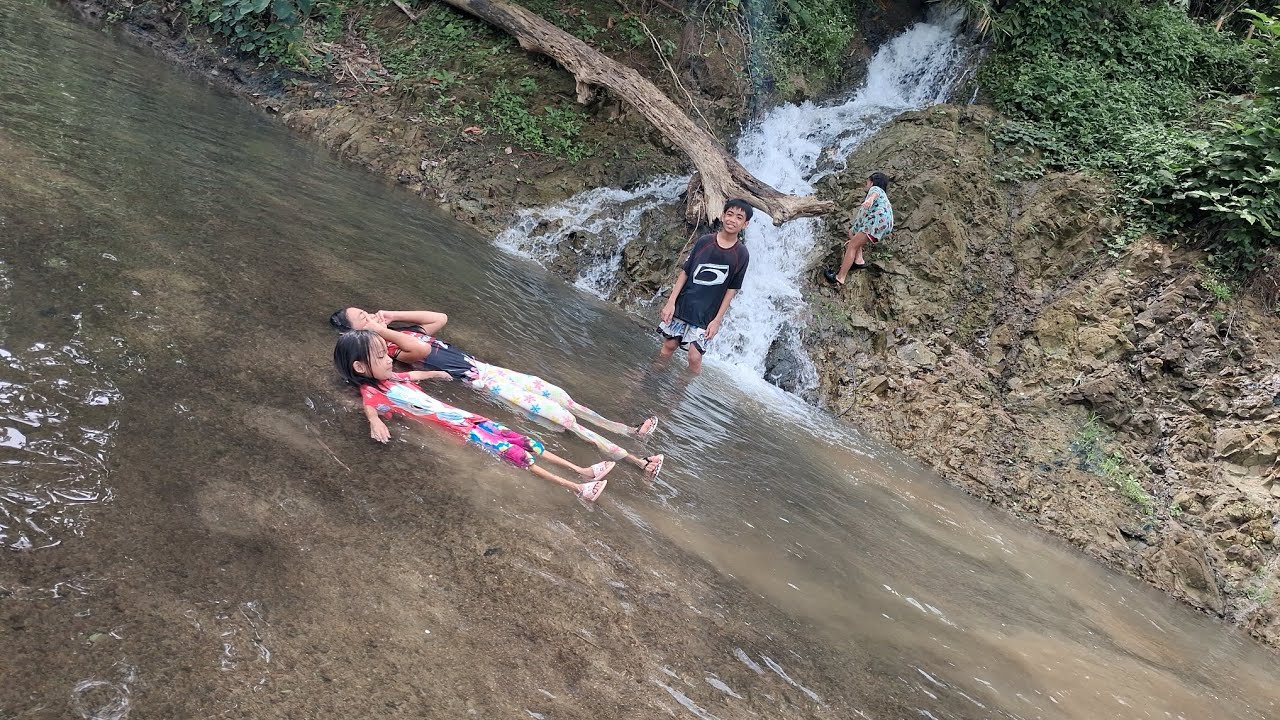 May mini falls sa ilog