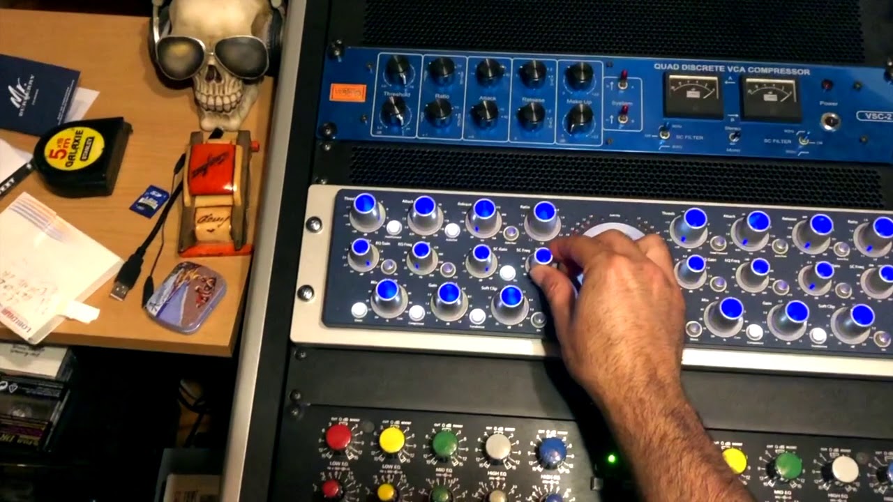 Elysia Alpha in Mid compression very fast attack and release + Parallel compression