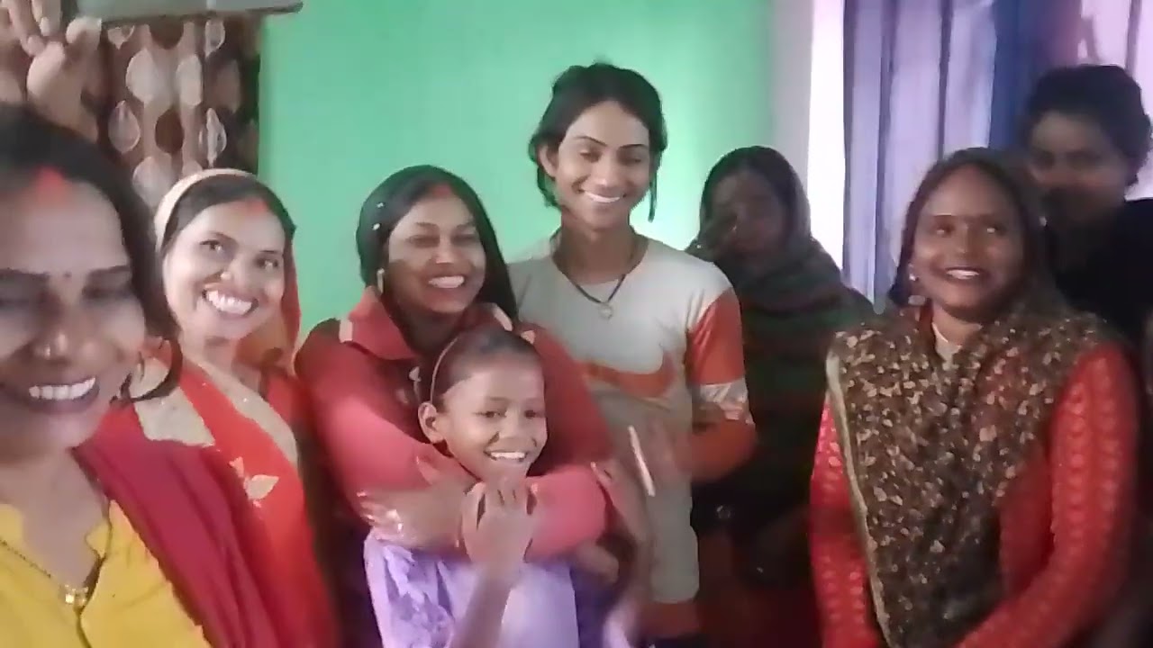 Aaj ham log Aaye The Khushbu Rani ke ghar per Reena didi ki ladki ke cake Kata hai