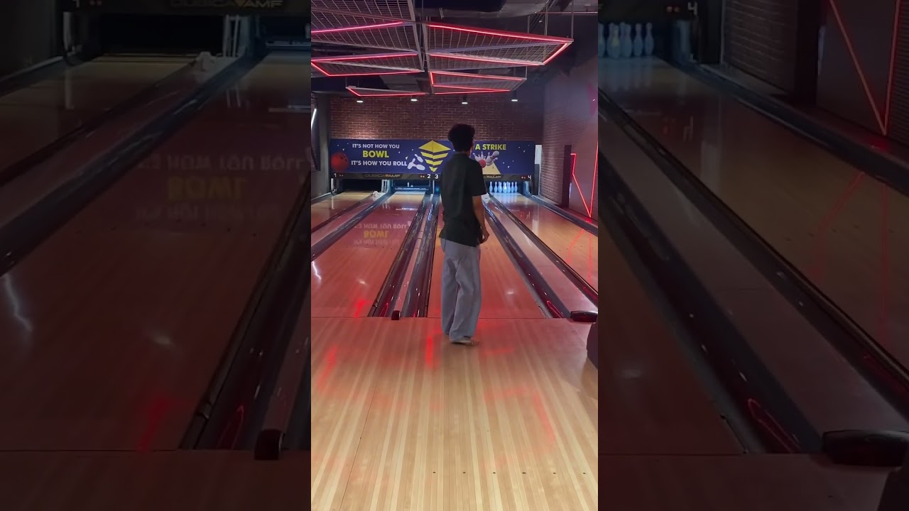 #shortvideo Shit🎳😱🔥🔥 #bowling #bowlinga300game #bowlingball #shorts
