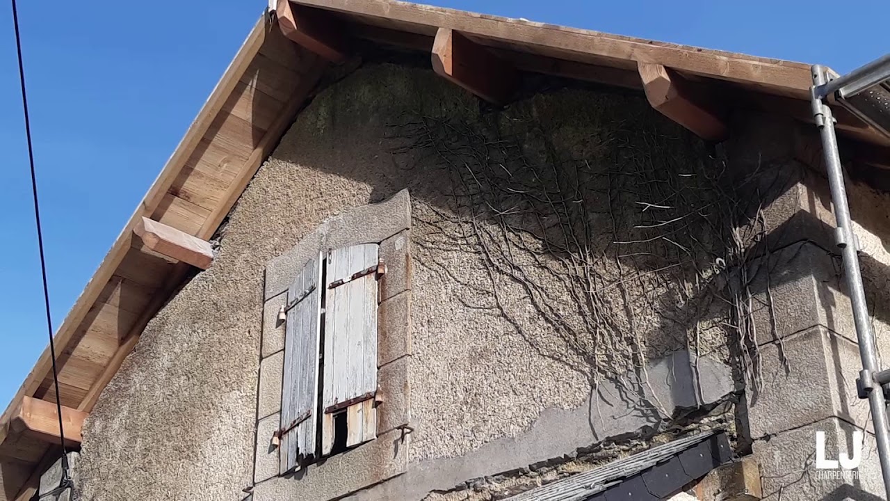 Remplacement d'une charpente d'une maison garde barri&egrave;re