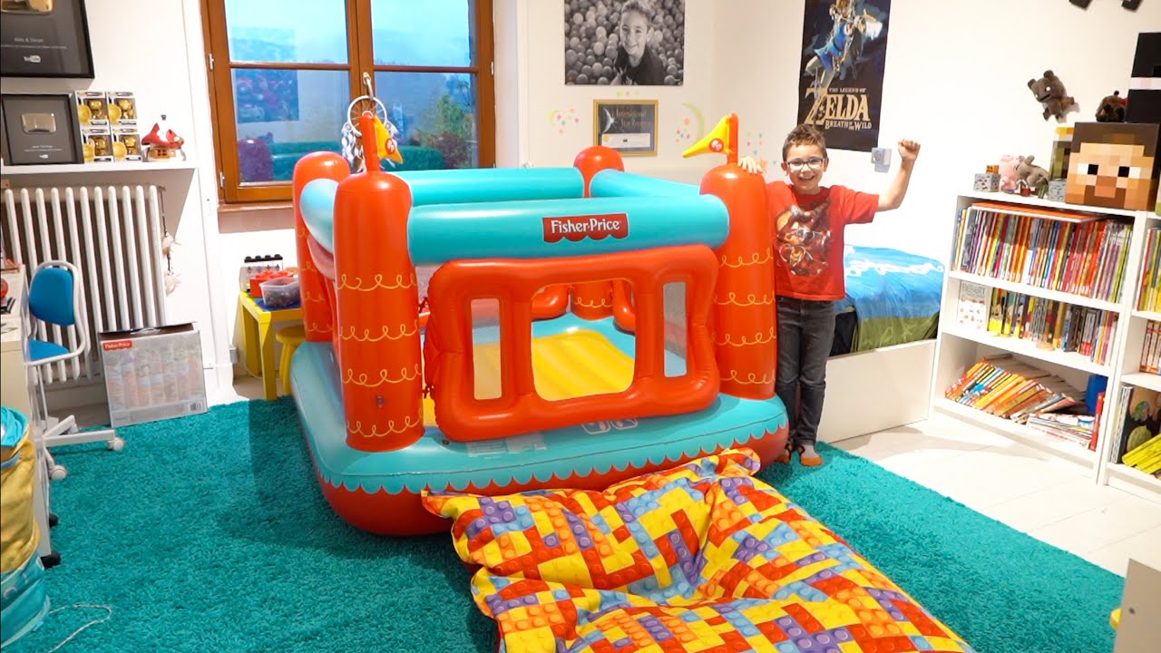 Swan installe un Ch&acirc;teau Gonflable Trampoline dans sa Chambre !