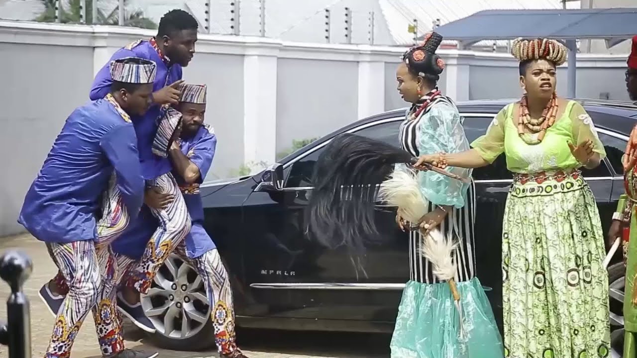 Un prince est venu bosser comme garde du palais juste pour choisir une épouse parmi les princesses