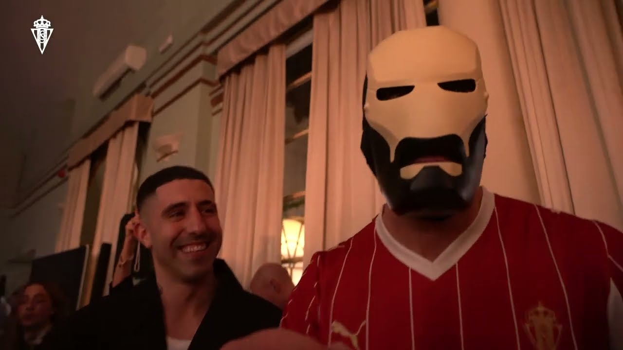 En #LALIGAFashionNight, con AlexSinos 🎭 😌