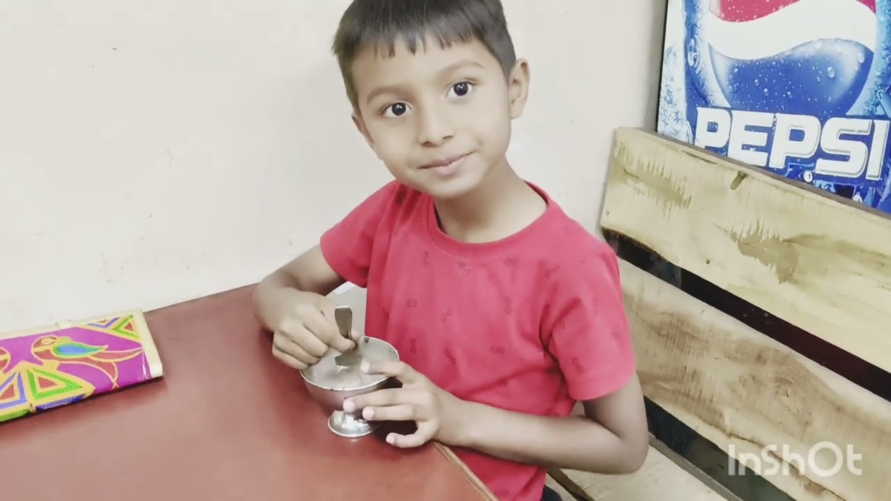 आम्ही आलो आहेत गावात शौऱ्याला खायची आहे ice 🍨 cream शिलाई मशीन नीट करायला 