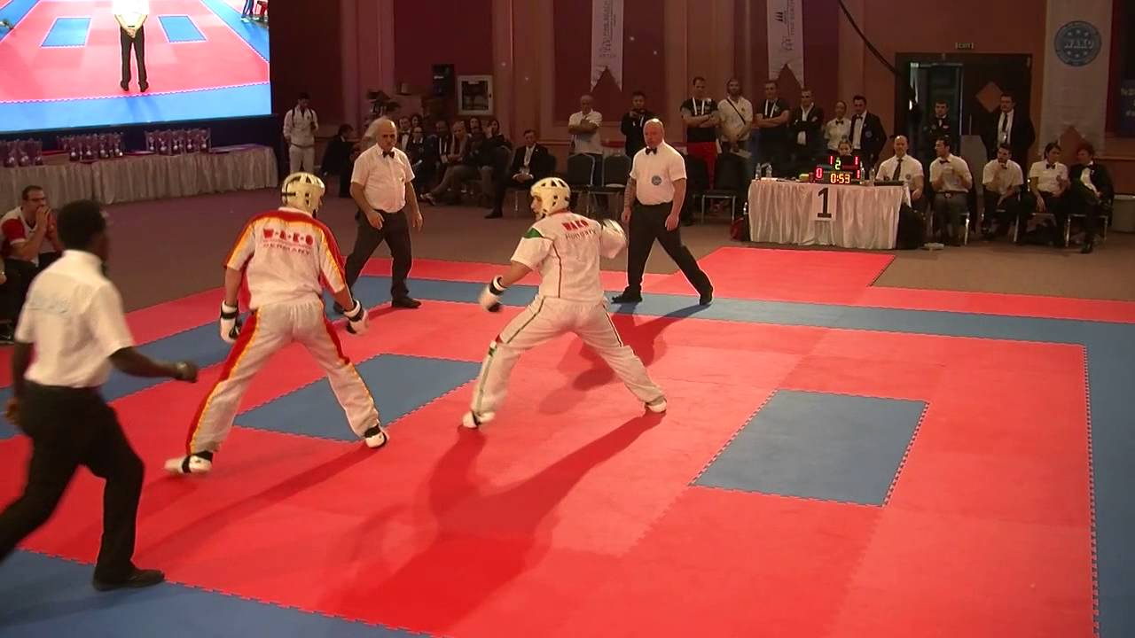 Alexander Gleixner v Kriszti&aacute;n J&aacute;roszkievicz   WAKO World Championships 2013