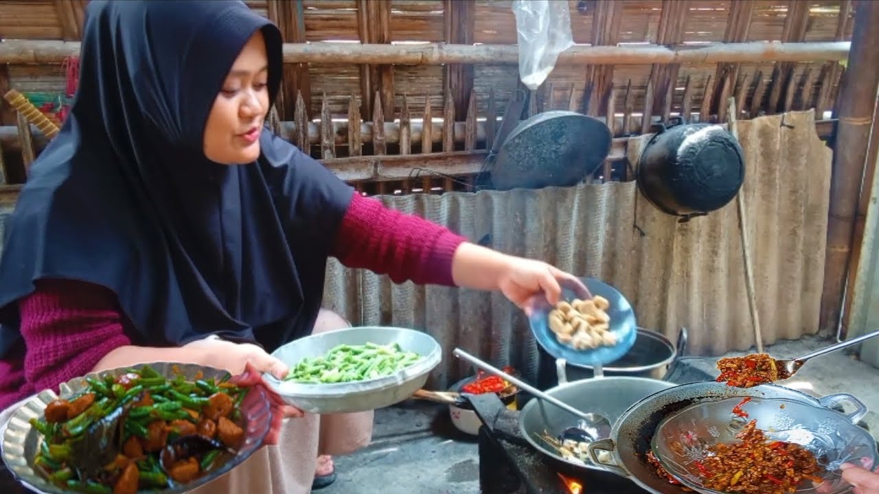 Masak orek tempe pedes manis sama tumis kacang, bakso || hidup didesa 