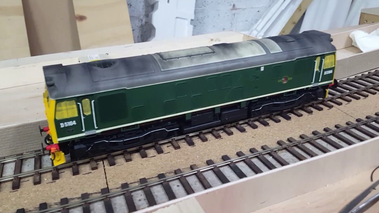 Heljan class 25 fitted with Paul Chetter's class 25 sound on a Zimo MX969S sound decoder.