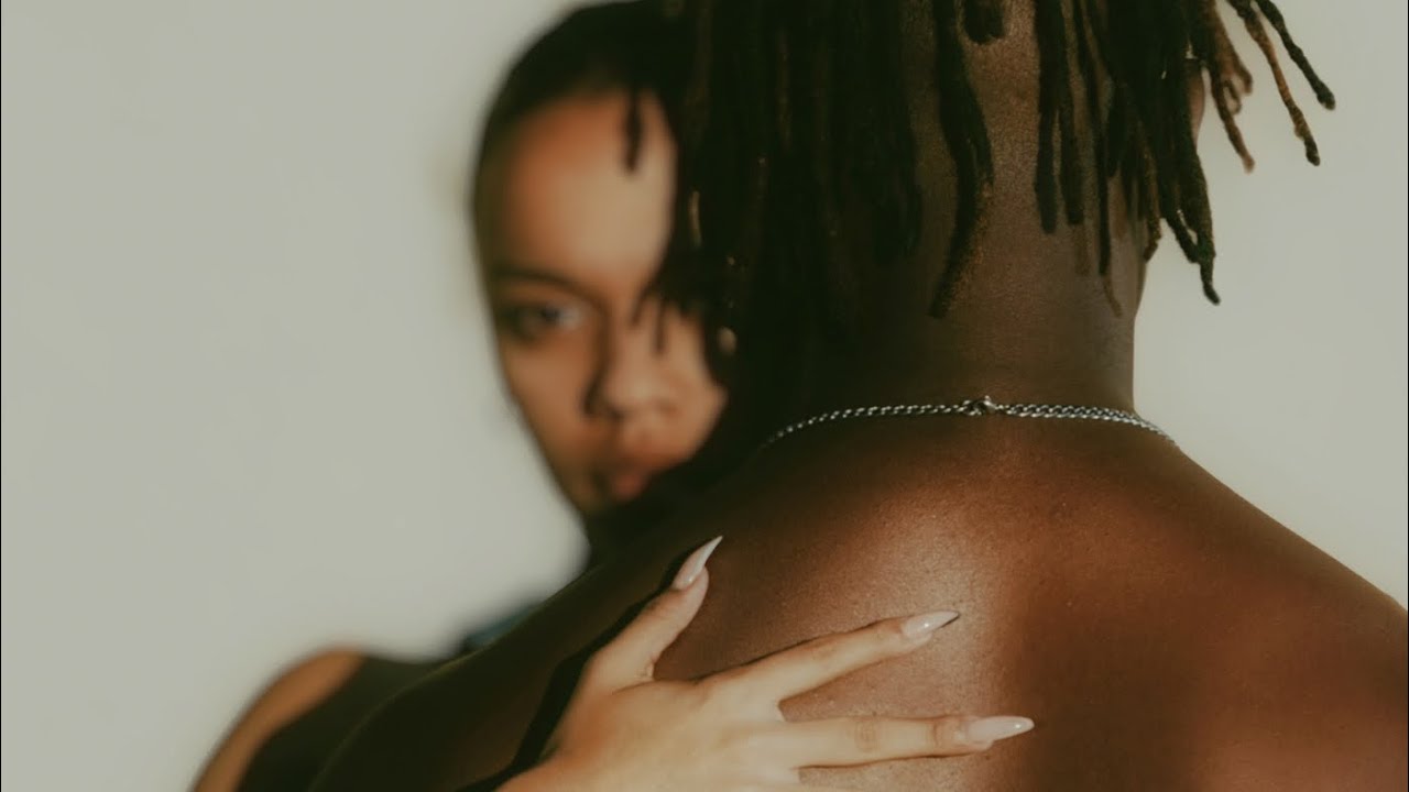 LOVE ON A WEDNESDAY-visualizer