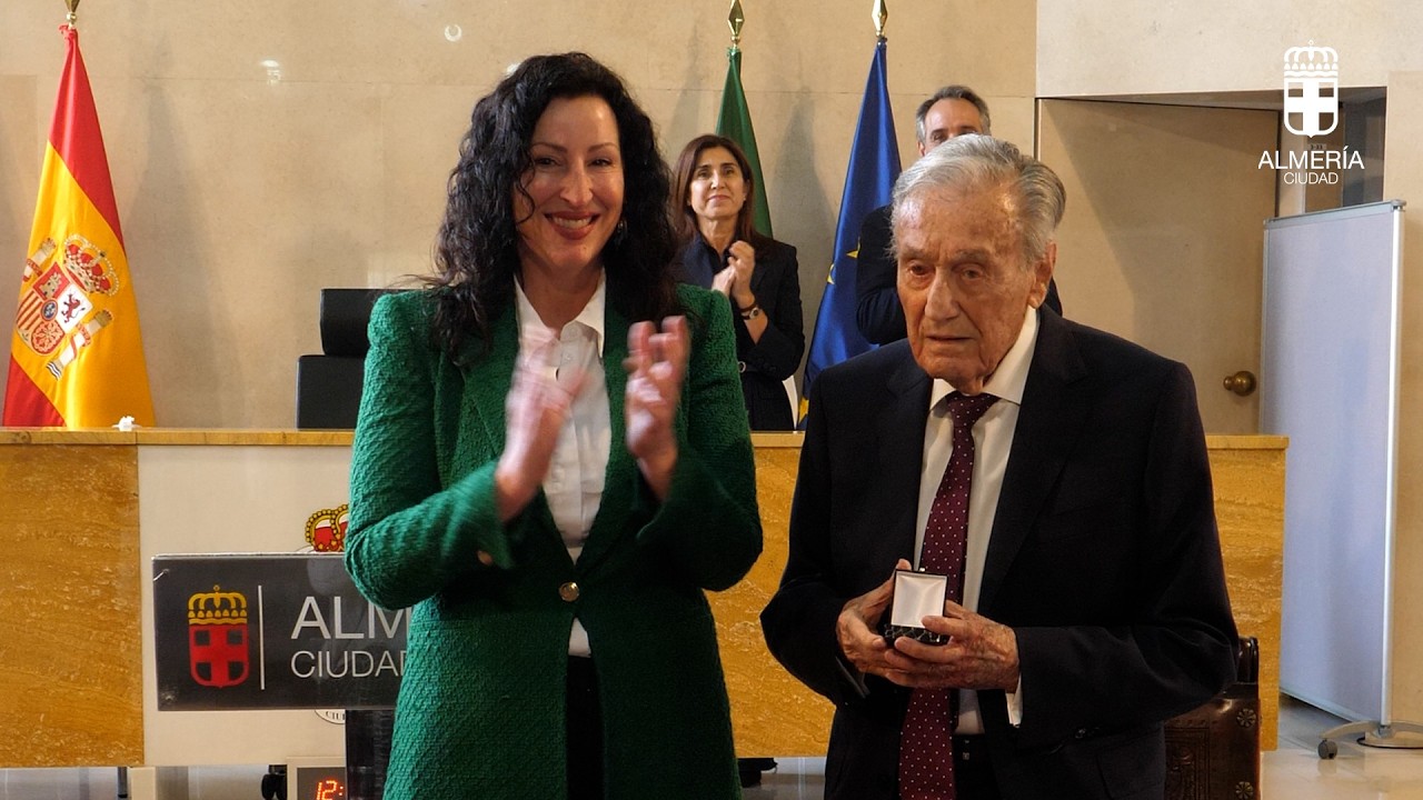 Escudo de Oro de la Ciudad a Juan Rigaud