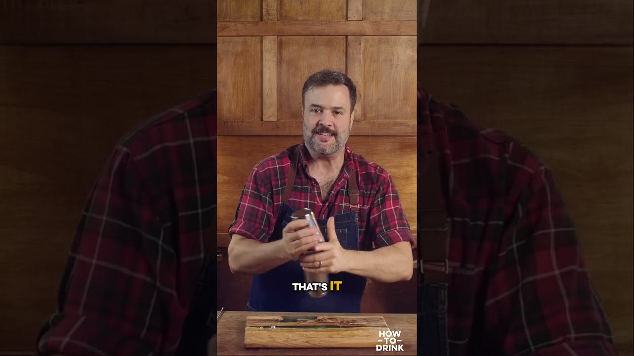 Лучший рецепт коктейля &laquo;Кайпиринья&raquo;: быстрый и вкусный коктейль #шорты