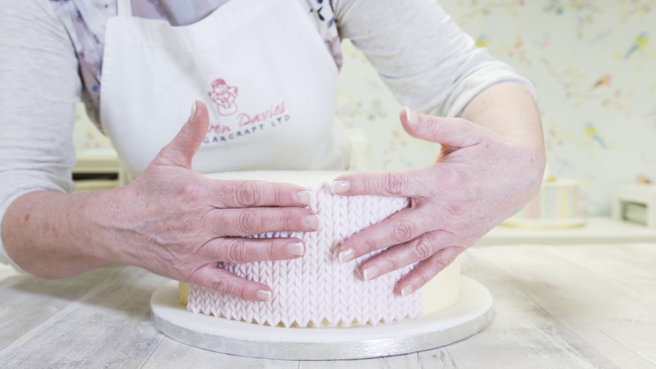 The World's Easiest Cake Decorating Moulds - Chunky Knit - Karen Davies Sugarcraft - Tutorial
