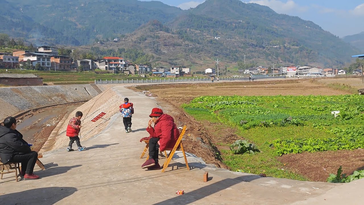 Primitive Poor Rural Life in Southwest China, Exploring the Real Living Conditions of Poor People.