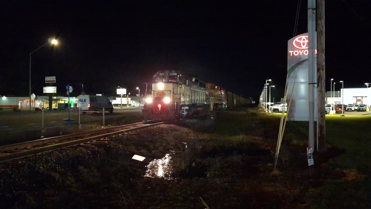 PNWR 3004 going westbound through SE 13th Ave, Hillsboro, OREGON