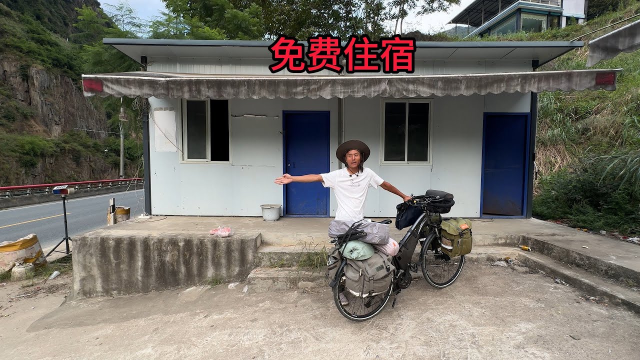 骑行怒江大峡谷，天黑借宿废弃检查站，4斤排骨炖着吃发现全臭了