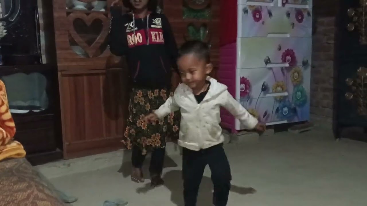 বিয়ের বাড়ির গীত আঙ্গিনা সামটে ঝিলমিলি সুন্দরি গো-