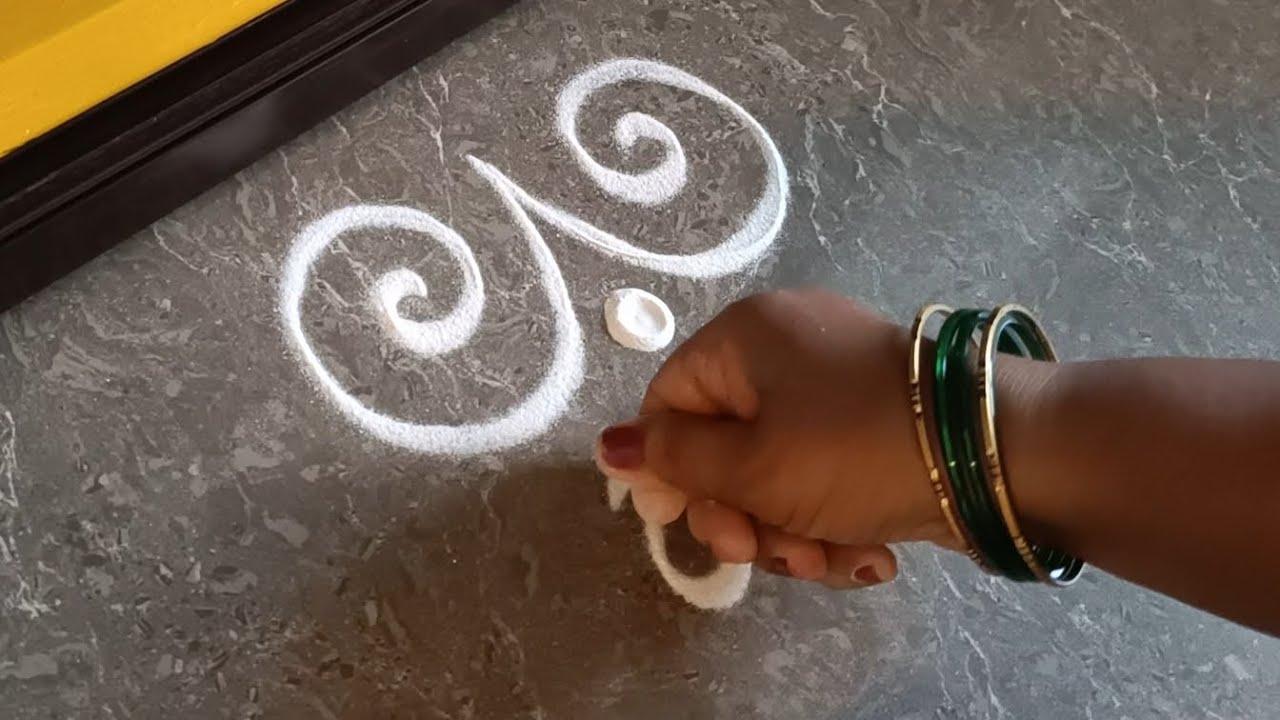 Easy border rangoli designs | Simple muggulu | Daily rangoli designs | Border muggulu for Beginners 