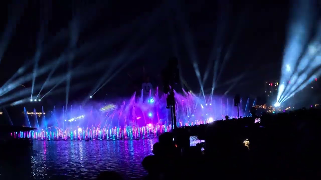 Disneyland water and light show 1
