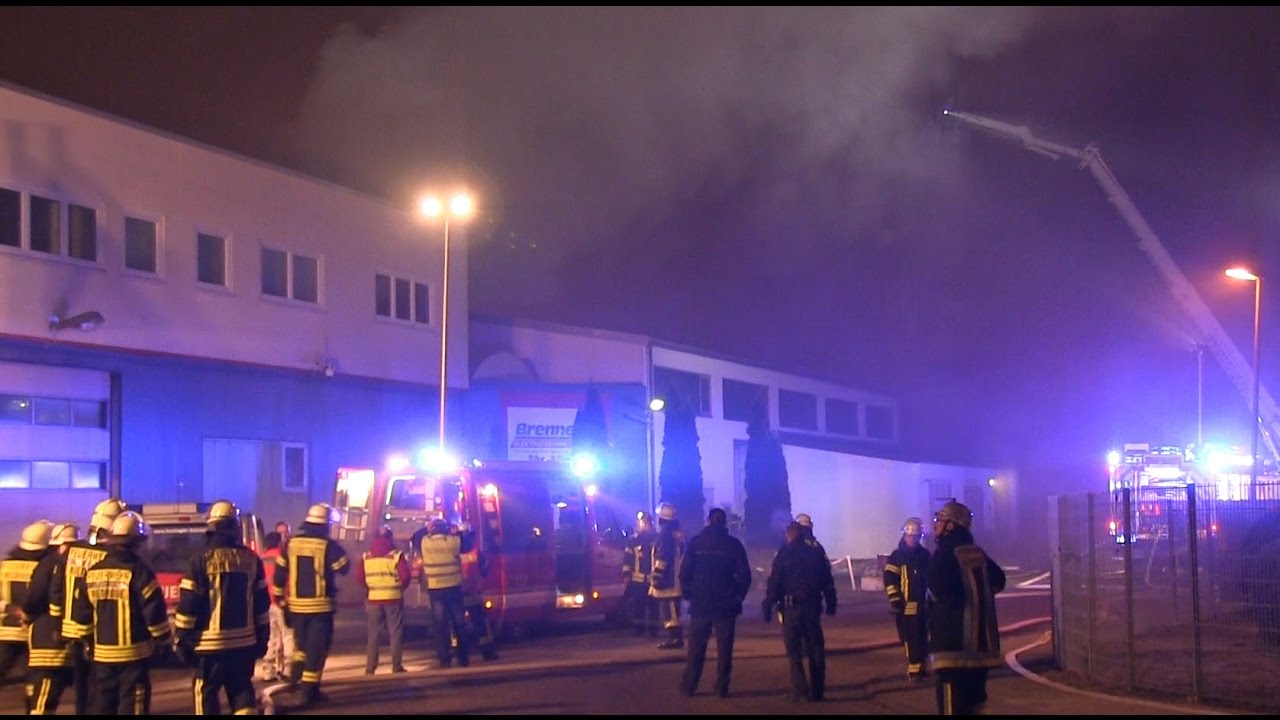 [Feuer an Silvester] Großbrand einer Lagerhalle in Bürstadt am 31.12.2016
