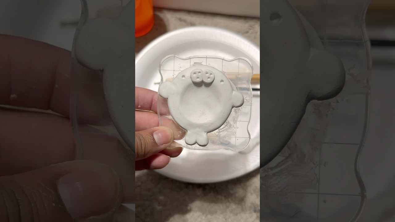 Пробую себя в работе с полимерной глиной! 🩶✨ 