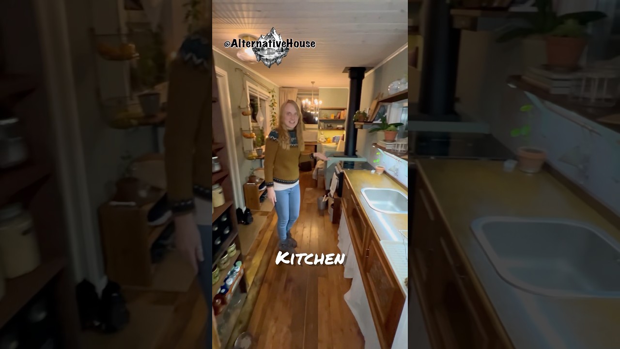 Ее самодельный крошечный домик на колесах