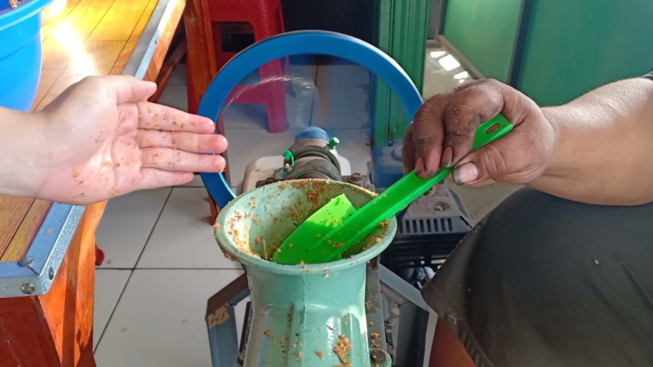 Cara menggiling sambal pecel dengan mesin giling
