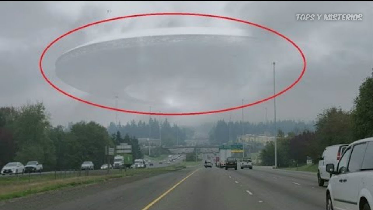4 Objetos Extra&ntilde;os En El Cielo Captados En Camara