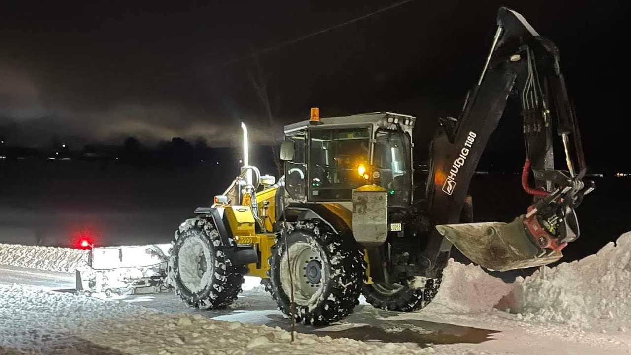 Huddig skickar snödrevorna åt helvete med vikplogen. Plogat & klarrt lagom till kalle anka!