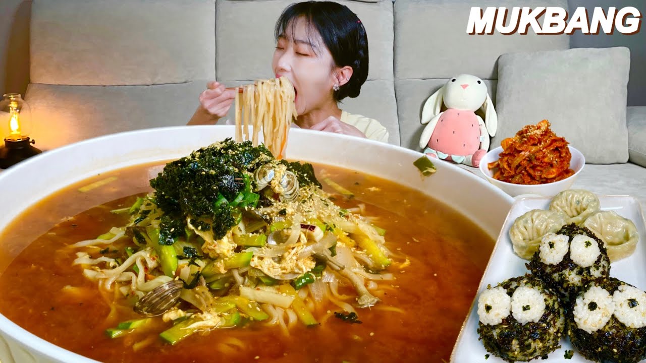 날도 쌀쌀한데 칼국수 한그릇 하쉴? 🍜뜨끈한 칼국수 먹방 주먹밥과 만두도 함께~ KOREAN NOODLES MUKBANG, EATING SHOW, ASMR