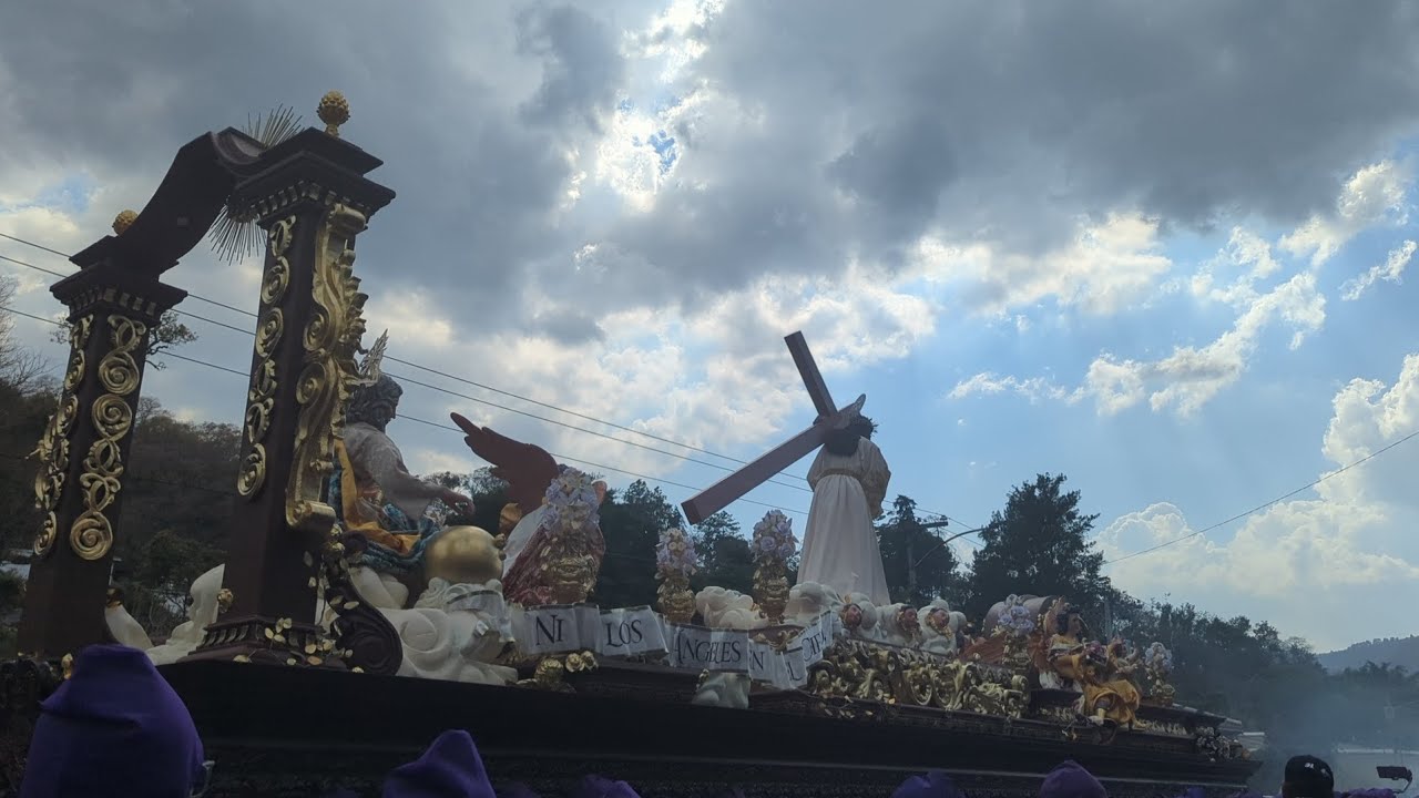 Paso por puente matasanos , bendición de la Solemne procesión de Jesús nazareno de Santa Inés 