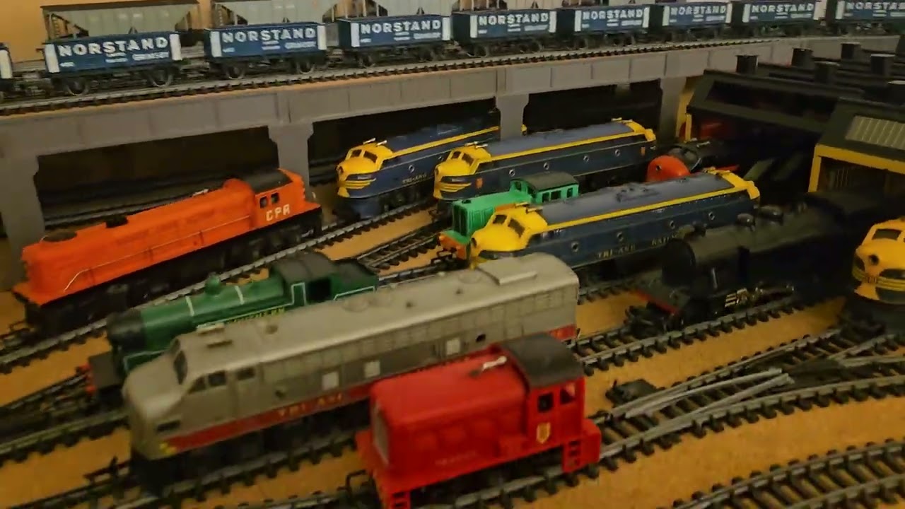 6 triang hornby running video including LMS and BEATTIES wagons from 1973 too.