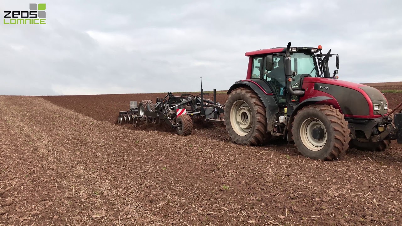 VALTRA T-191H a radličkový kypřič QUIVOGNE BLACKBEAR 400 EVO
