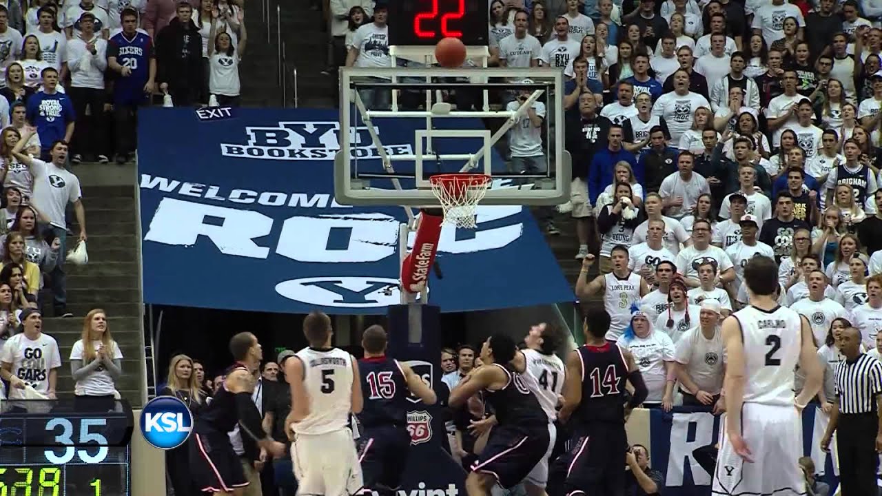 BYU's Kyle Collinsworth gives BYU lead at 37-35
