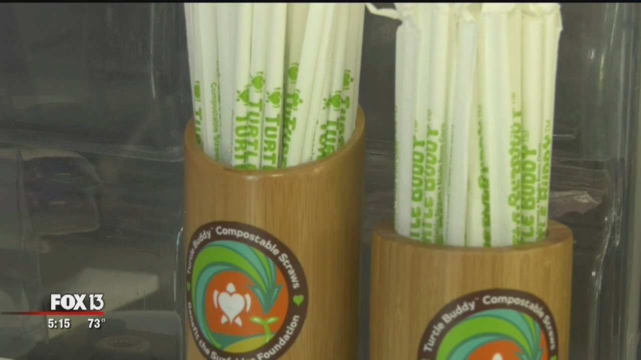 Smoothie shop using corn straws instead of plastic