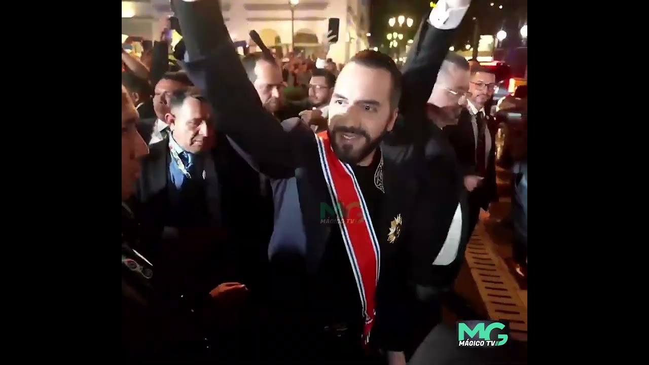Multitud aclama a Bukele, Costarricenses corean '¡Bukele, Bukele!' en su llegada a la Cena