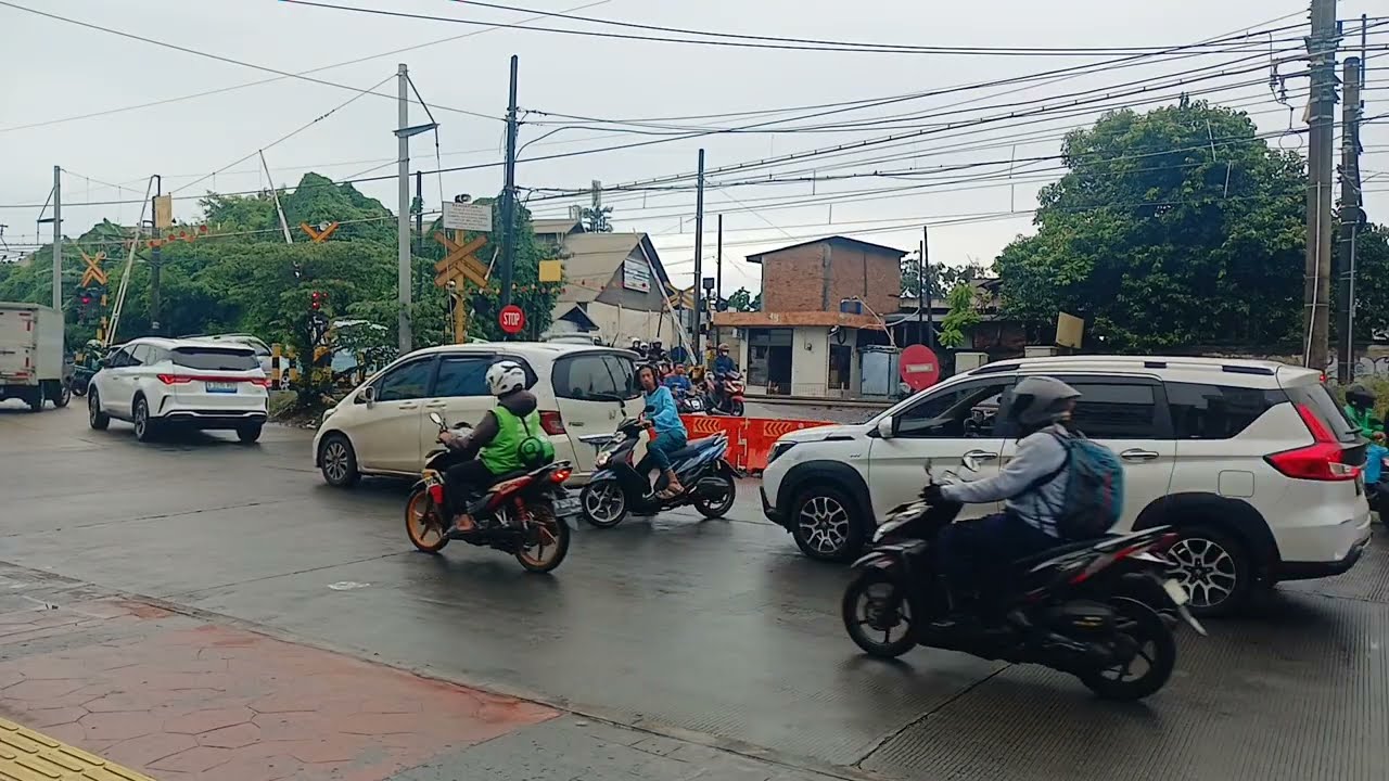Suasana Pagi ini (Minggu/18/Jan/26) KRL Commuter Line Simpang Volvo Pejaten Timur Pasar Minggu #krl