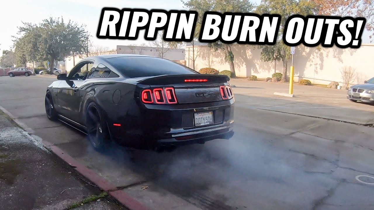 FINALLY DOING MY FIRST BURNOUTS IN THE MUSTANG!