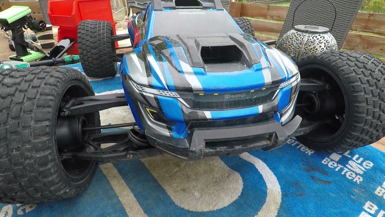 Wartung nach einem Jahr Traxxas XRT fahren
