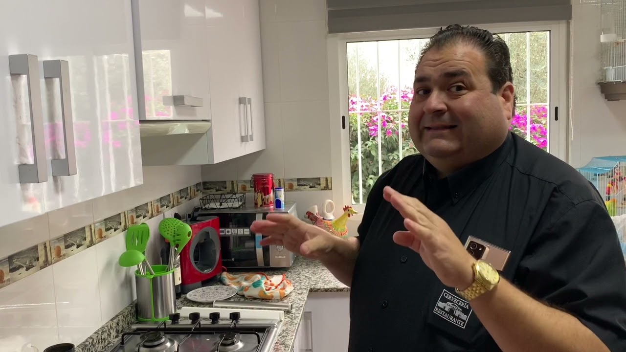 Paletilla de cabrito asada en su Jugo con piñones