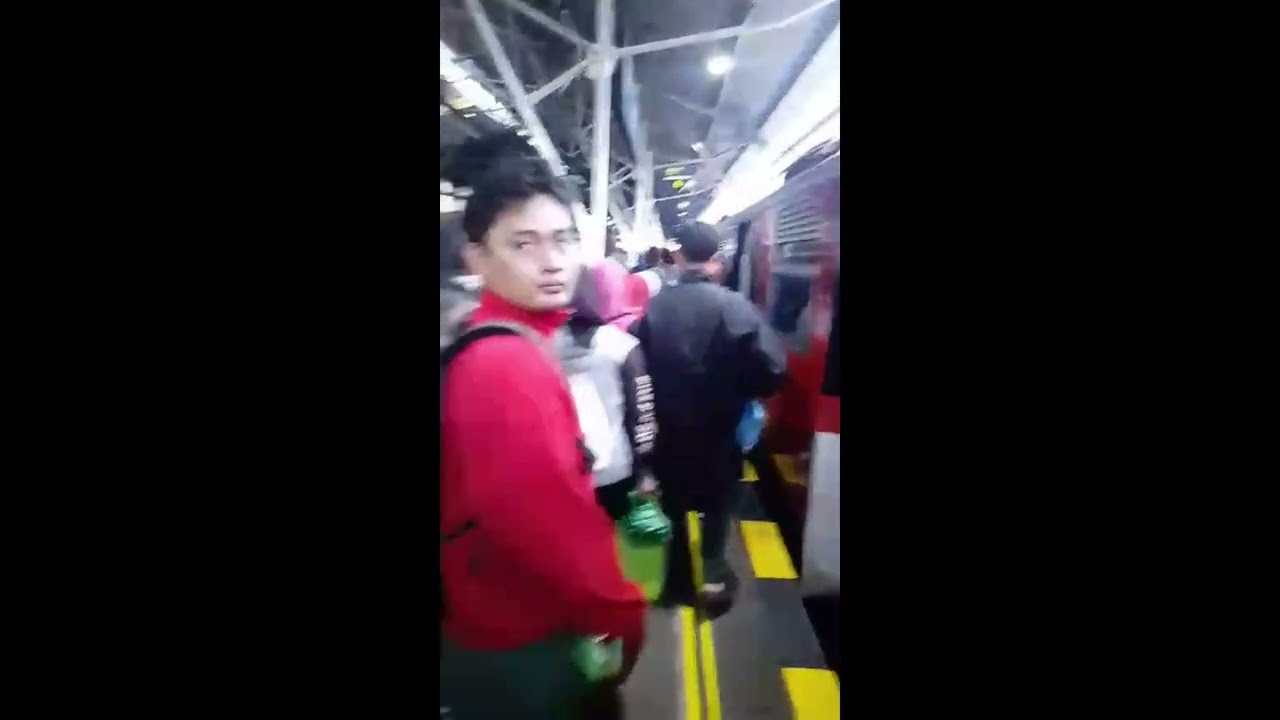 Commuter Pramex Relasi Kutoarjo - Yogja Rp.8rb #train #keretaapi #keretaapiindonesia