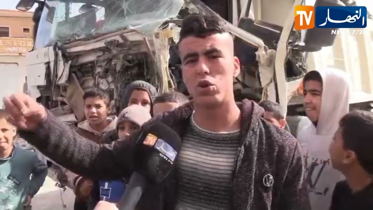 الجلفة: شاهد إصطدام شاحنة بقاعة رياضية بسبب انقطاع مكابح سائقها بمسعد