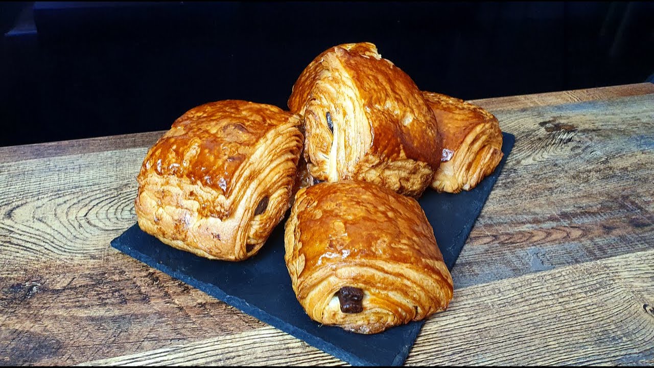 Croissant cu ciocolata/Recette Pain au chocolat