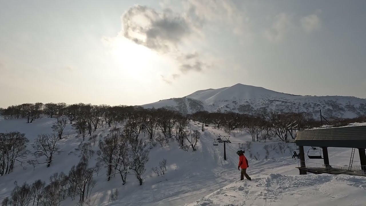 Last Run in Japan, with a View of a Volcano: Silver Dream to the trees, Hanazono Niseko
