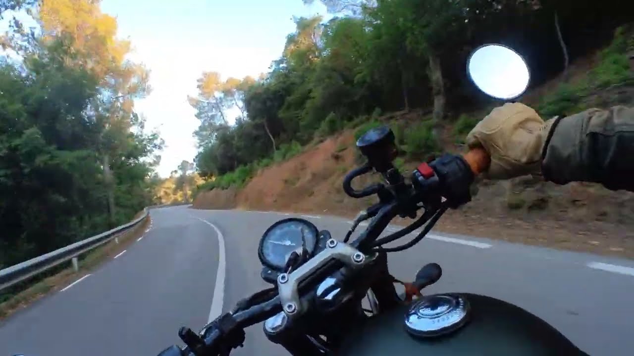 Triumph Street Twin sound Vance&Hines EU - Mountain road ride.