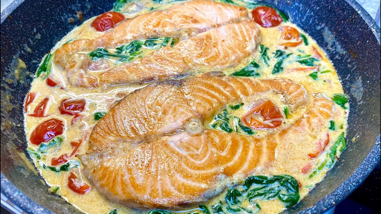 Zarter Lachs mit Spinat und Tomaten