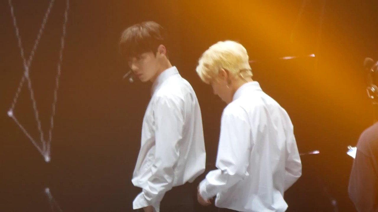 워너원 (Wanna One) 황민현 직캠 - 켜줘 : 소리바다 베스트 케이뮤직 어워즈 180830