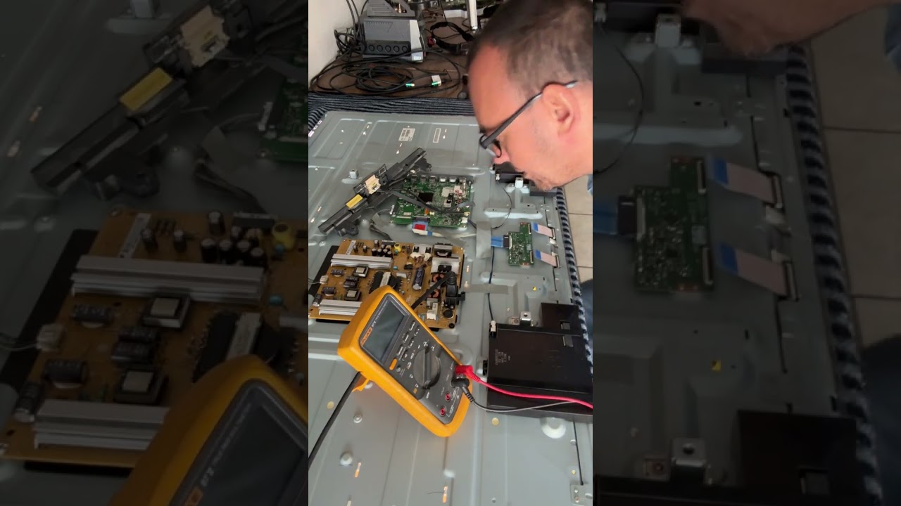 PANTALLA DE TV PRENDE PERO NO SE VE - LG - 55LB5830- CON FALLA DE TCON, REPARACIÓN COMPLETA.